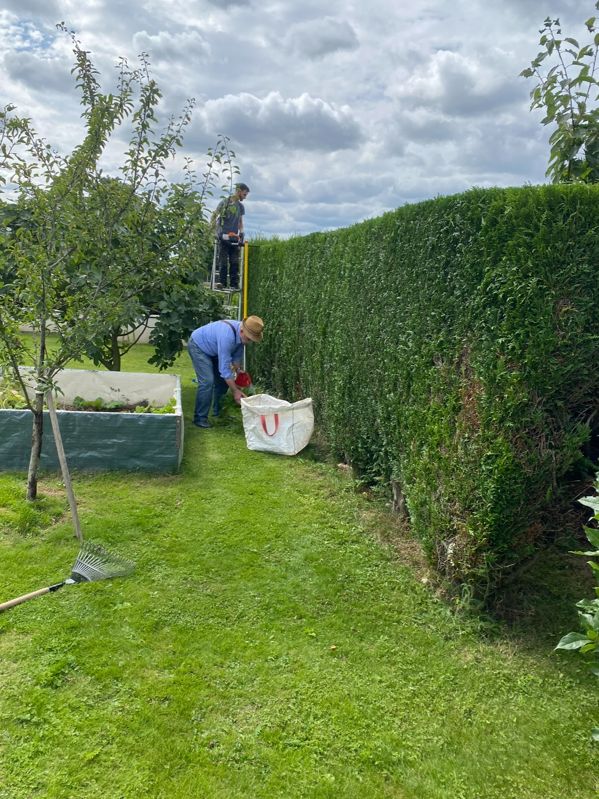 Taille haies entretien espaces verts Ruffec